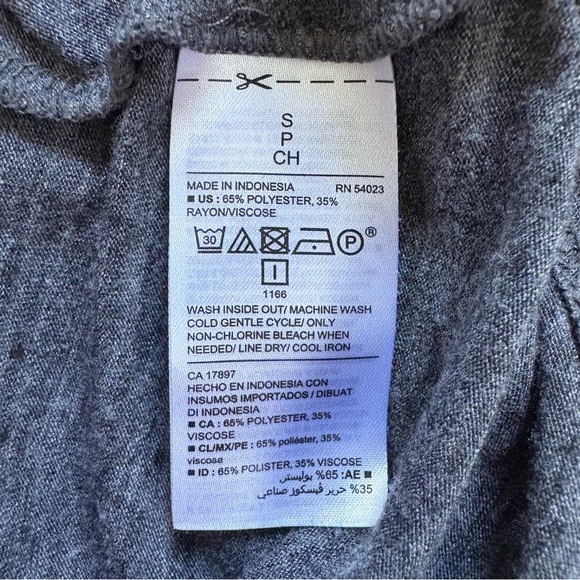 4/25$ Old Navy Cold Shoulder Short Sleeve Top Gray Womens Small - Picture 4 of 6